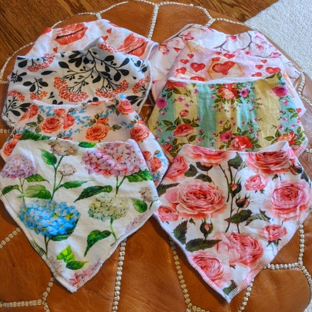 Set of 8 jersey and fleece bibs/bandanas